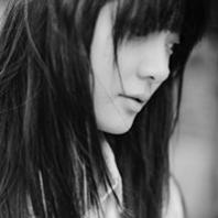 韩系女生黑白头像_www.qqtu8.net