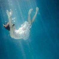 水底的美女头像_www.qqtu8.net