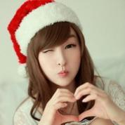 戴圣诞帽的女孩头像_www.qqtu8.net