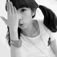 黑白色可爱女生头像_www.qqtu8.net