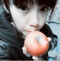 吃苹果女生_www.qqtu8.net